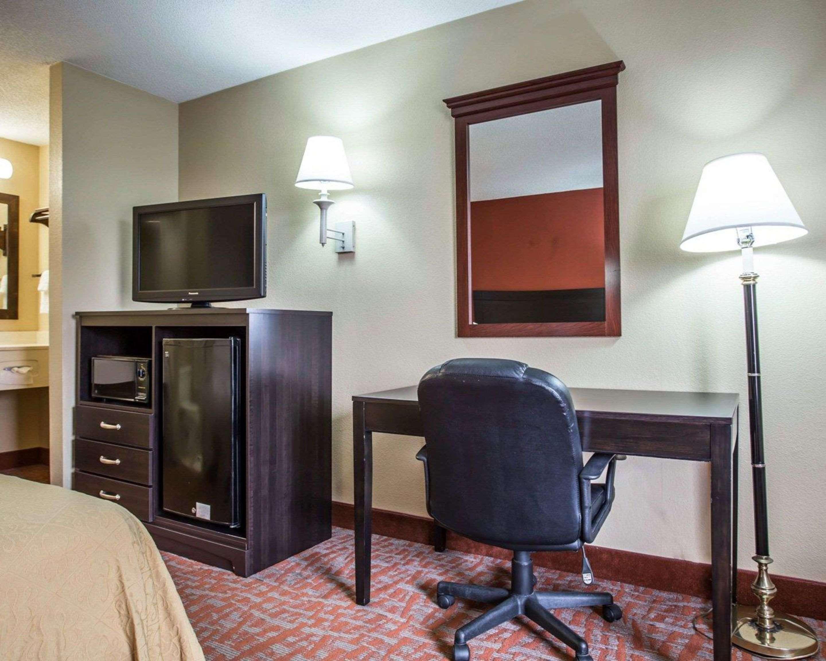 Quality Inn & Suites Monroe Extérieur photo