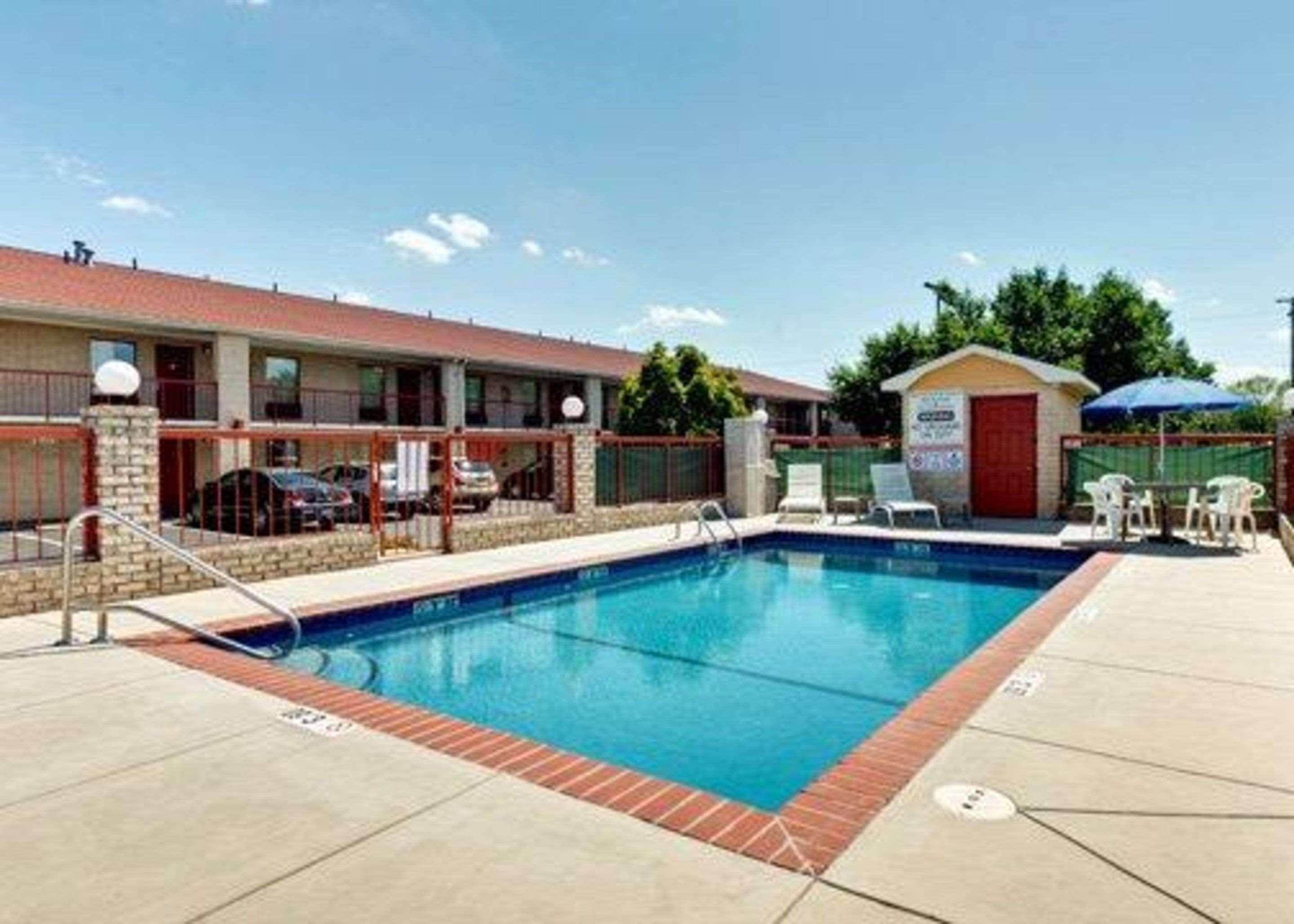 Quality Inn & Suites Monroe Extérieur photo