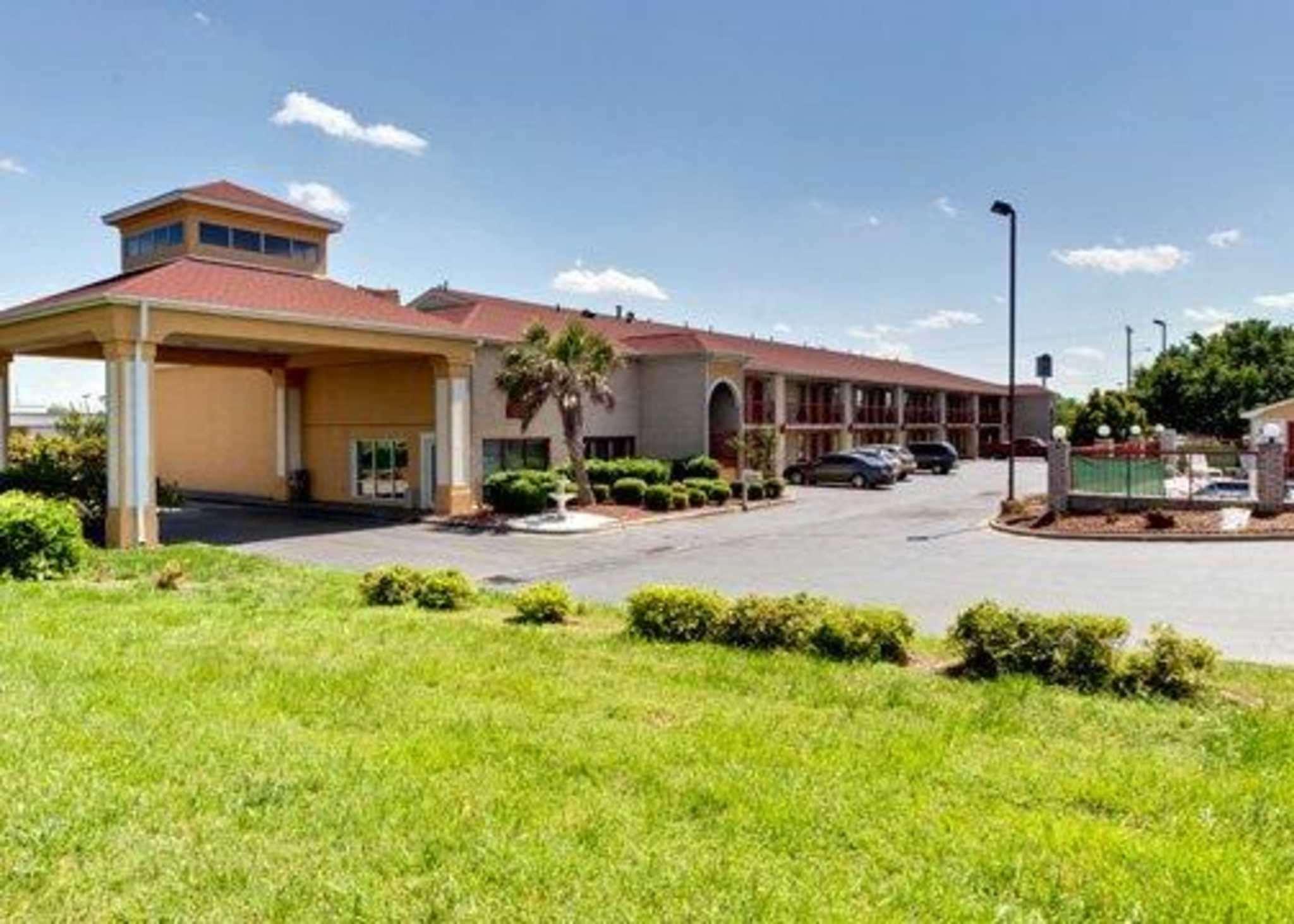 Quality Inn & Suites Monroe Extérieur photo