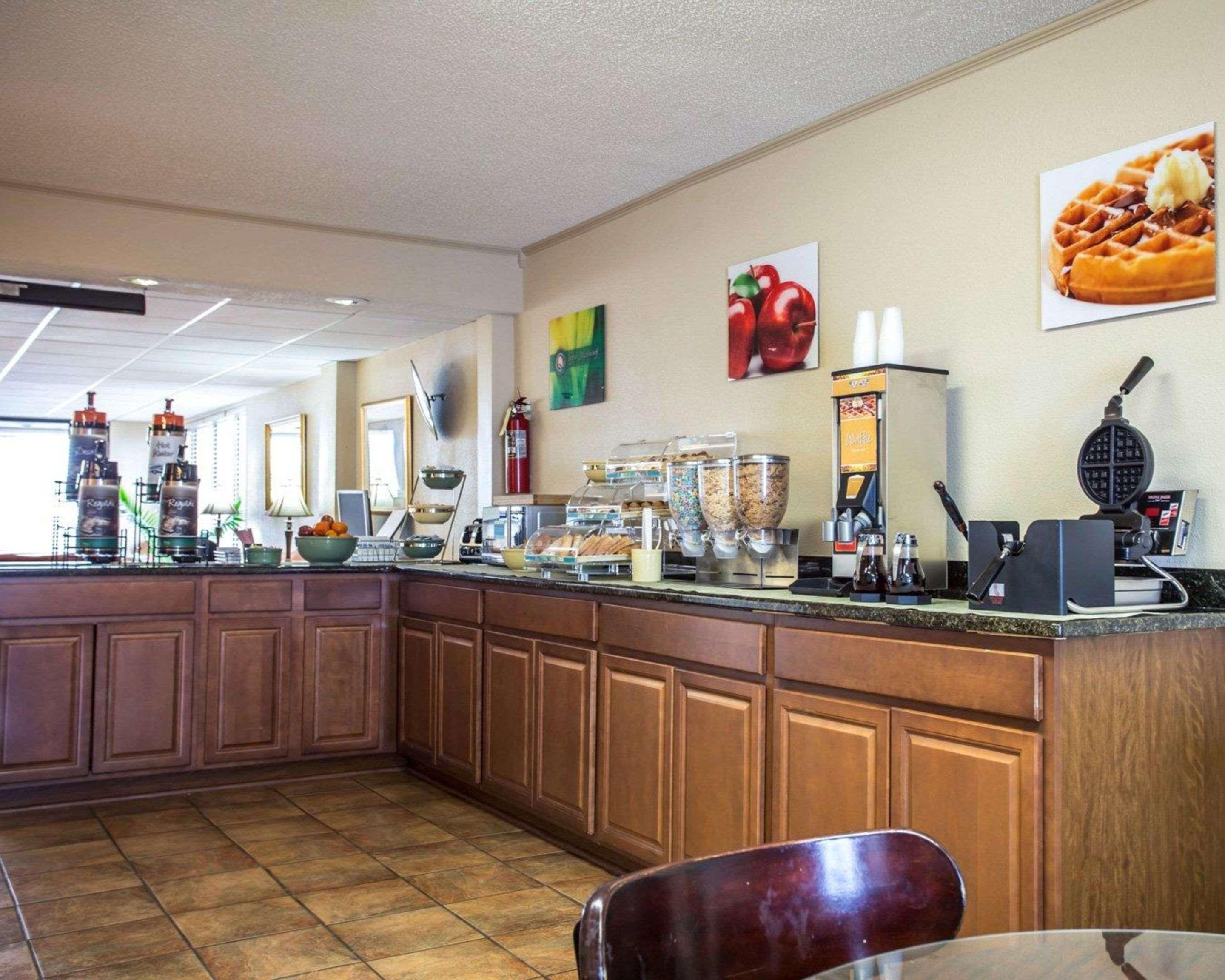 Quality Inn & Suites Monroe Extérieur photo