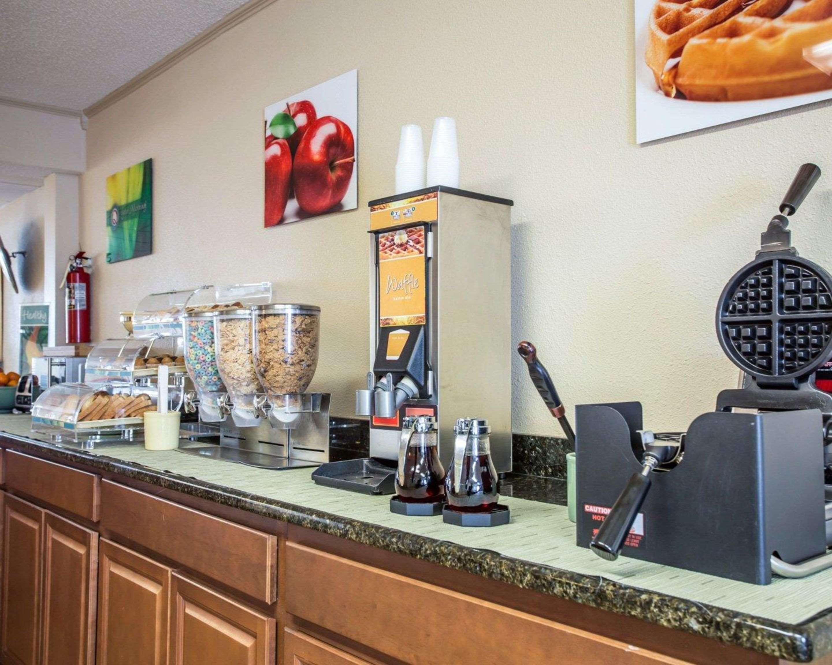 Quality Inn & Suites Monroe Extérieur photo